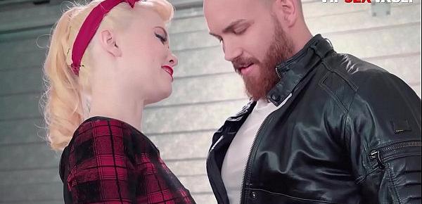  VIP SEX VAULT - Pin Up Lady Misha Cross Goes For A Quickie With Her Biker Boyfriend